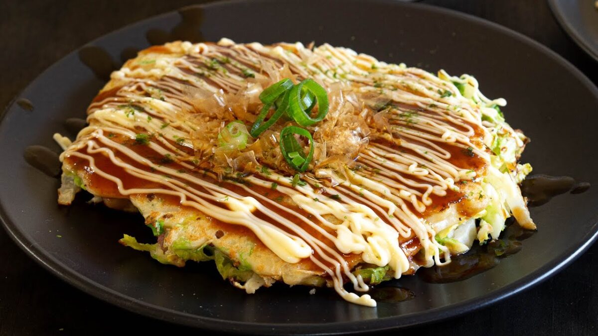 Okonomiyaki, cos'è la famosa "pizza giapponese" Cult.it