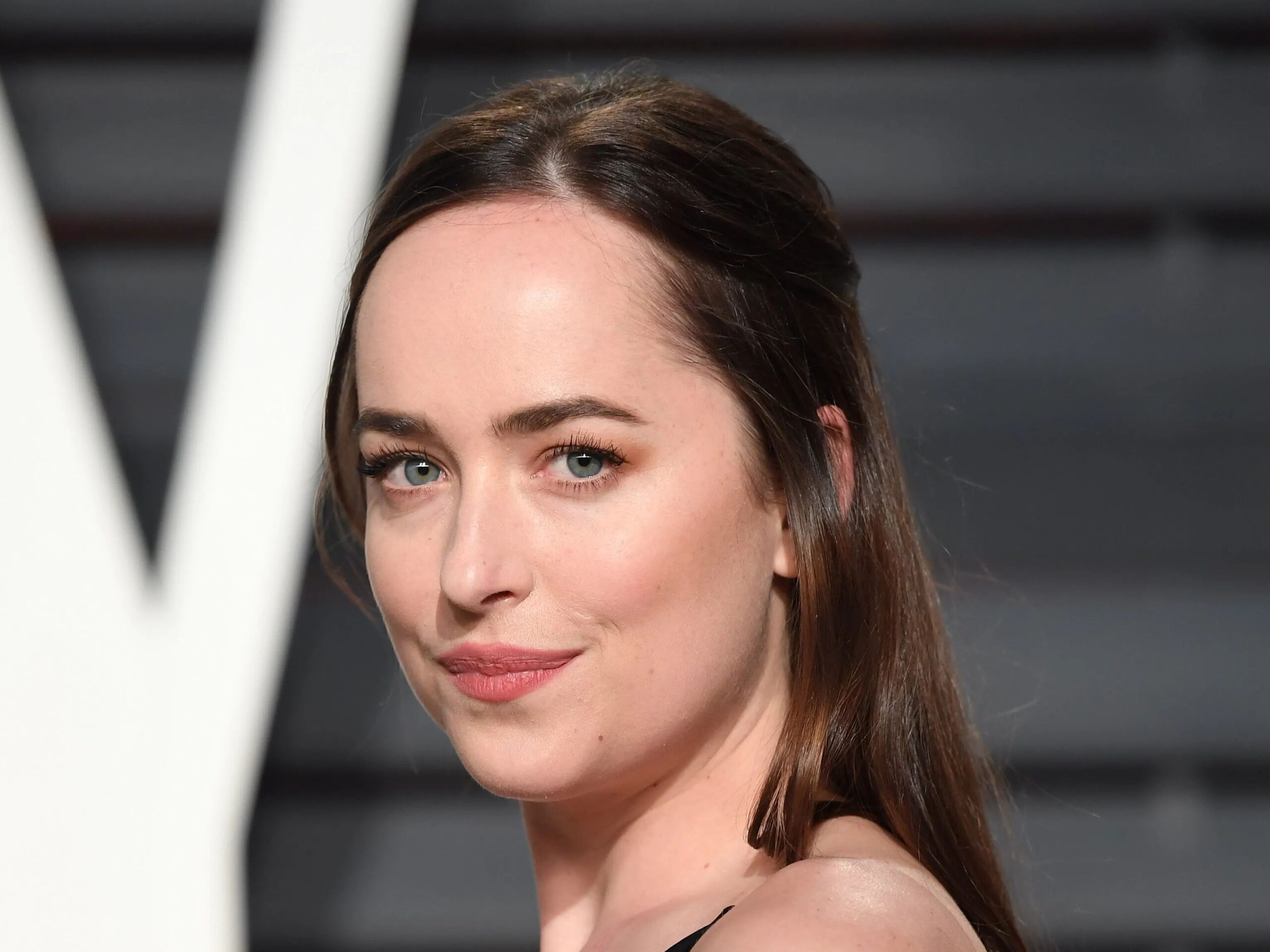 dakota johnson senza frangia 