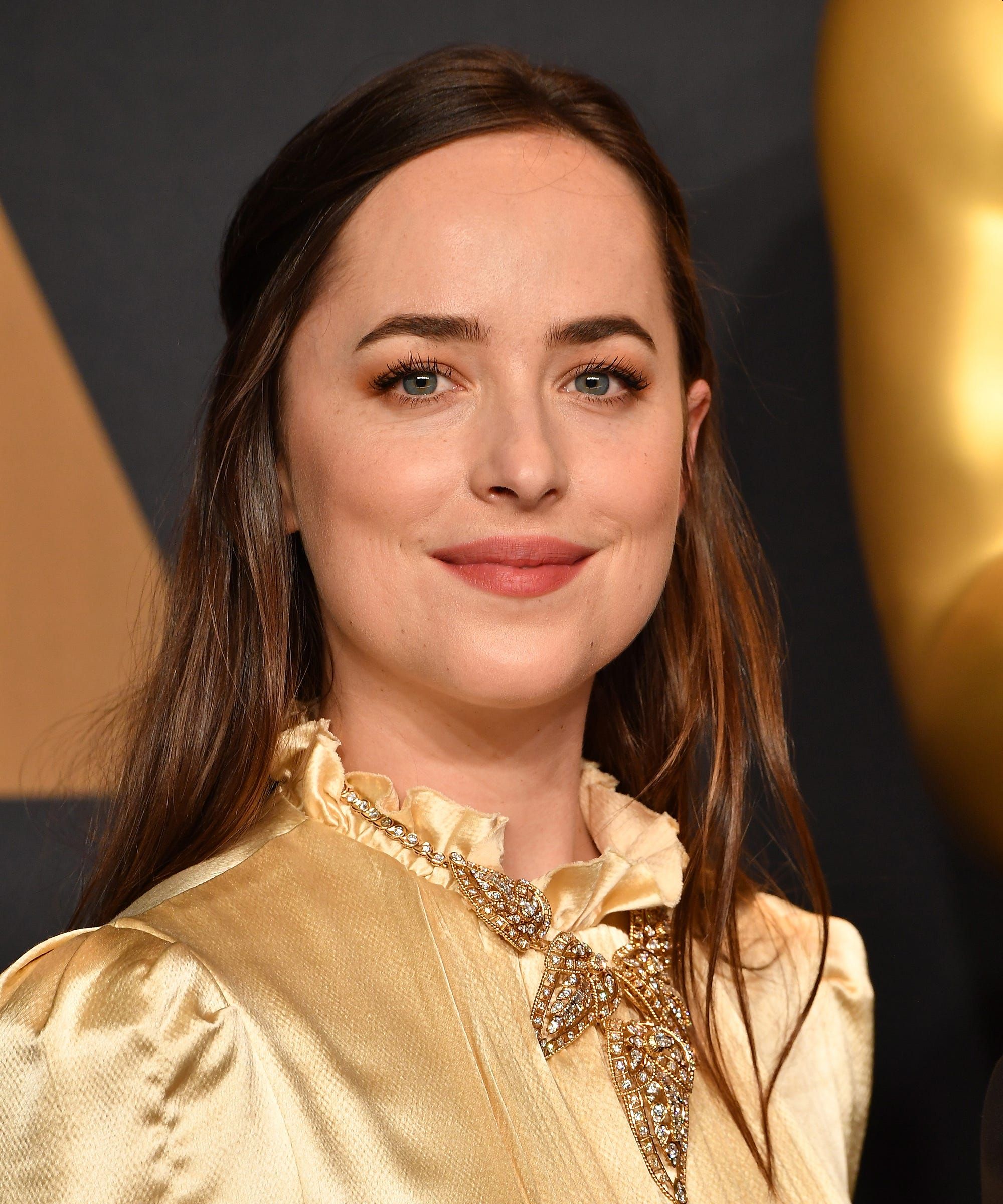 Dakota Johnson senza frangetta