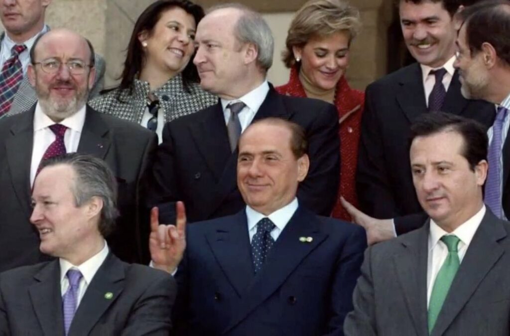Silvio Berlusconi corna