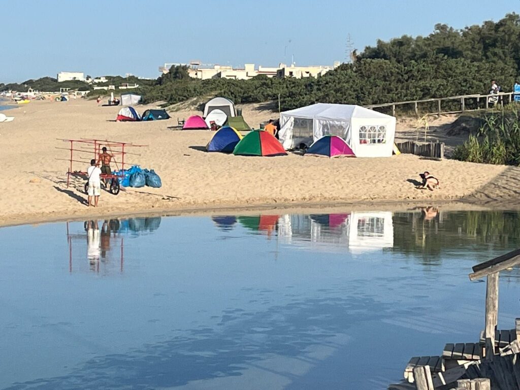 Manduria tenda in spiaggia