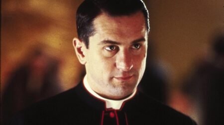 Robert De Niro nel film L'Assoluzione