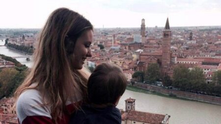 Una foto di Carol Maltesi con il figlio.