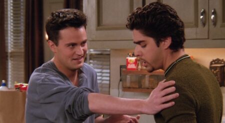 Frame che ritrae Matthew Perry in Friends