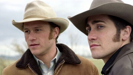 Jake Gyllenhaal e Heath Ledger in una scena del film I segreti di Brokeback Mountain