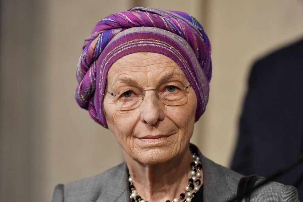 Emma Bonino ed i suoi turbanti colorati.