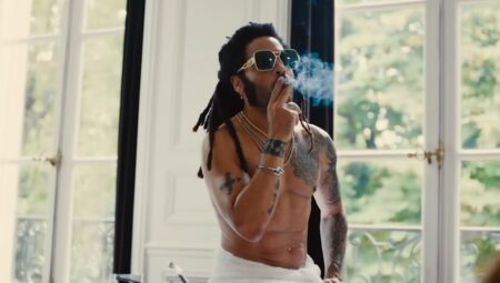 Lenny Kravitz nel videoclip della canzone tk421