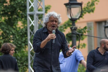 Beppe Grillo durante un comizio del Movimento Cinque Stelle.