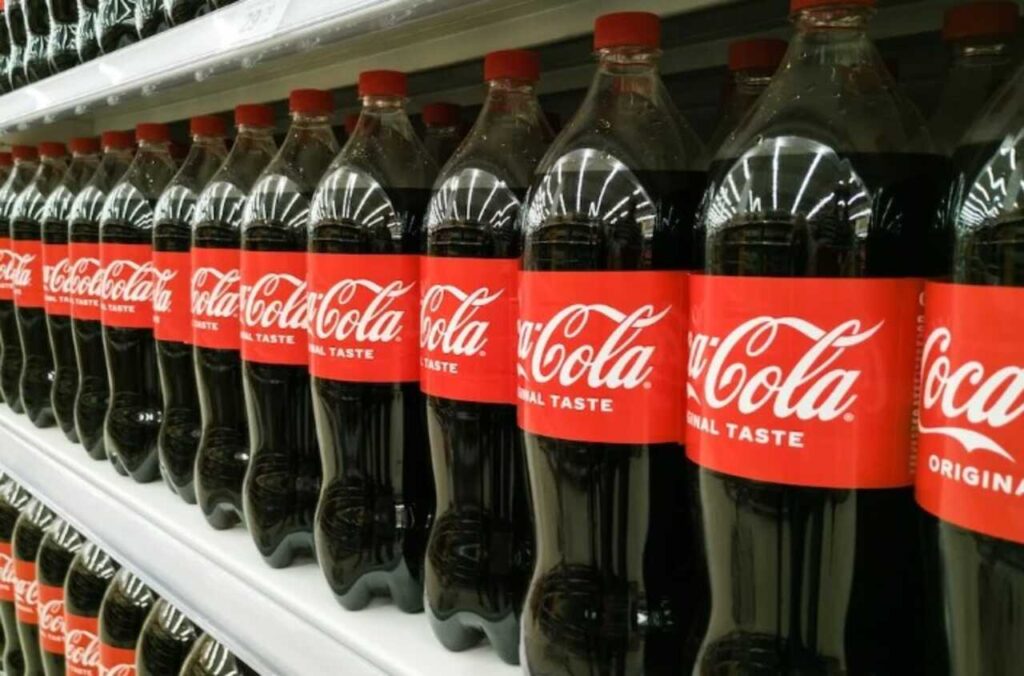 Fotografia che ritrae bottiglie di Coca Cola