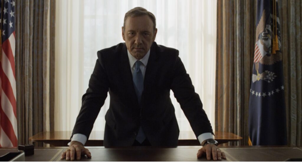 Frame che ritrae Kevin Spacey in House of Cards