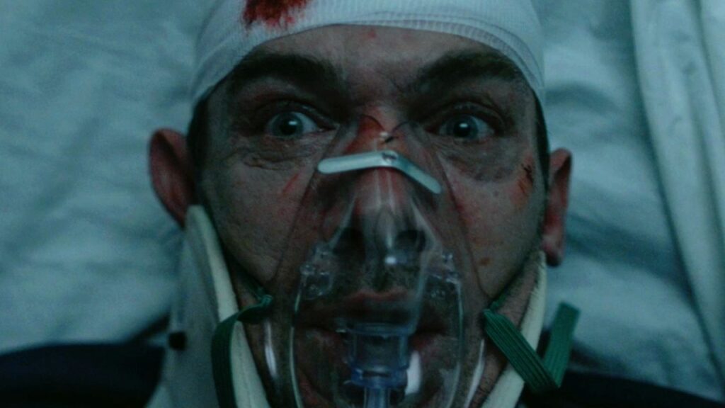 Jonathan Rhys Meyers intubato in una scena di Disquiet
