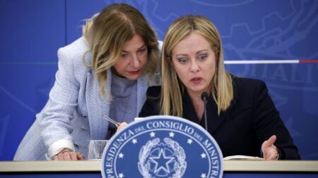 Patrizia Scurti e Giorgia Meloni a margine di una conferenza stampa