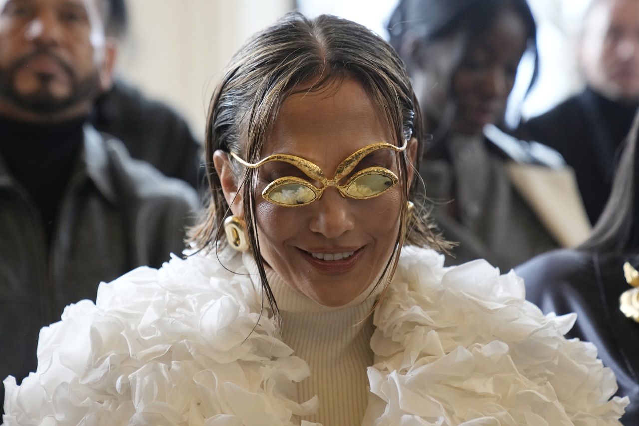 Jennifer Lopez alla Paris Fashion Week