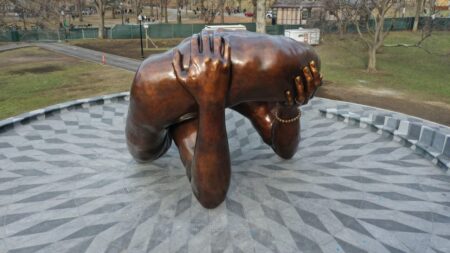 La statua dedicata a Martin Luther King a Boston Hank Willis Thomas The Embrace © Hank Willis Thomas