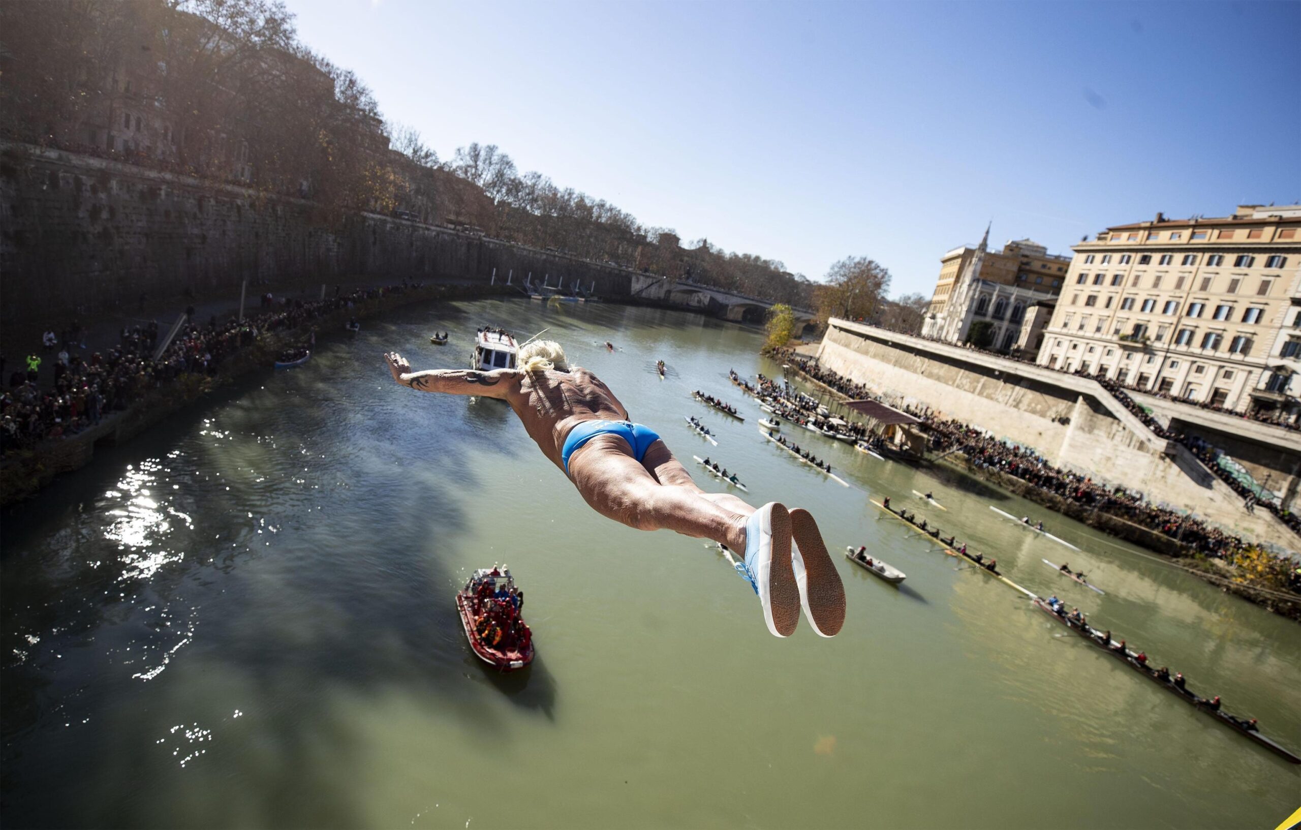 Tuffo di Capodanno nel Tevere palmulli