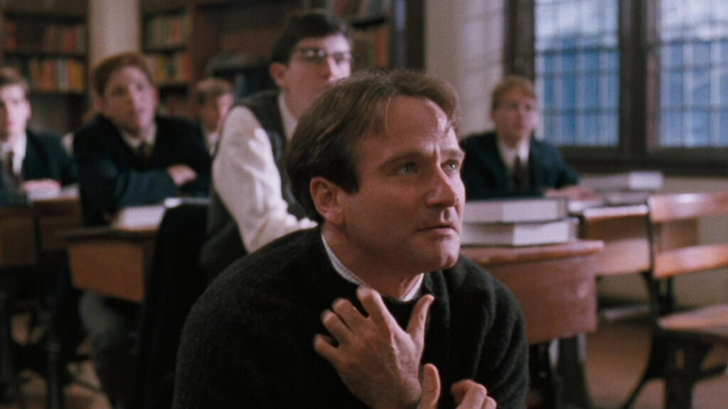 Robin Williams è il Professor Keating nel film L'attimo fuggente.