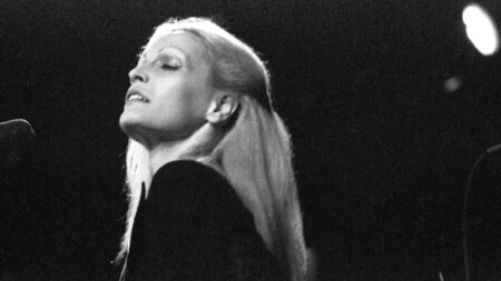 Patty Pravo in un'esibizione live