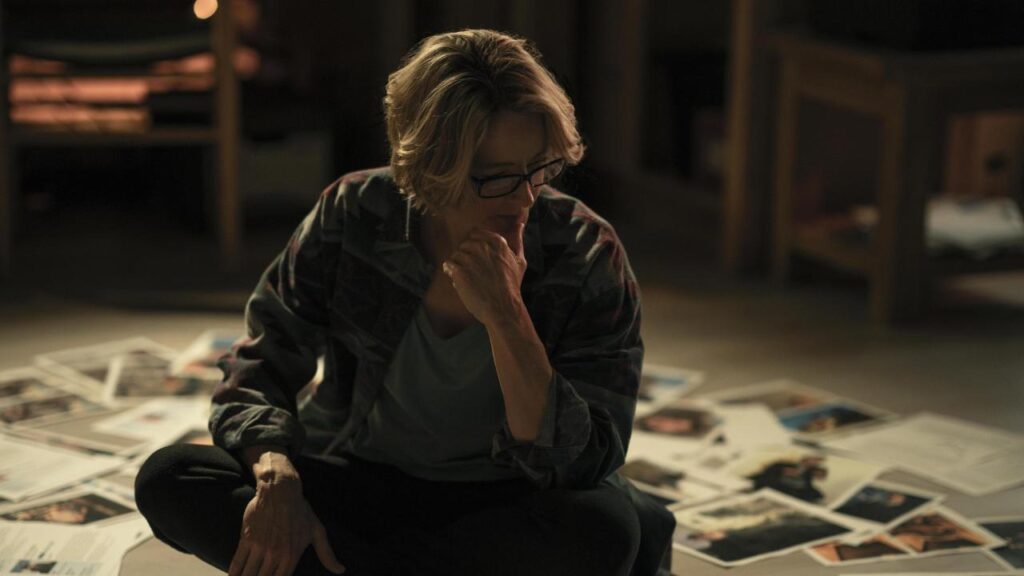 True Detective 4 Jodie Foster guarda le foto