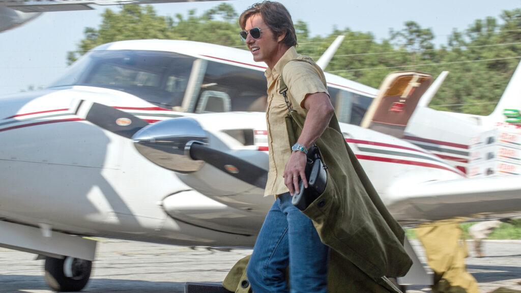 Tom Cruise in una scena del film Barry Seal