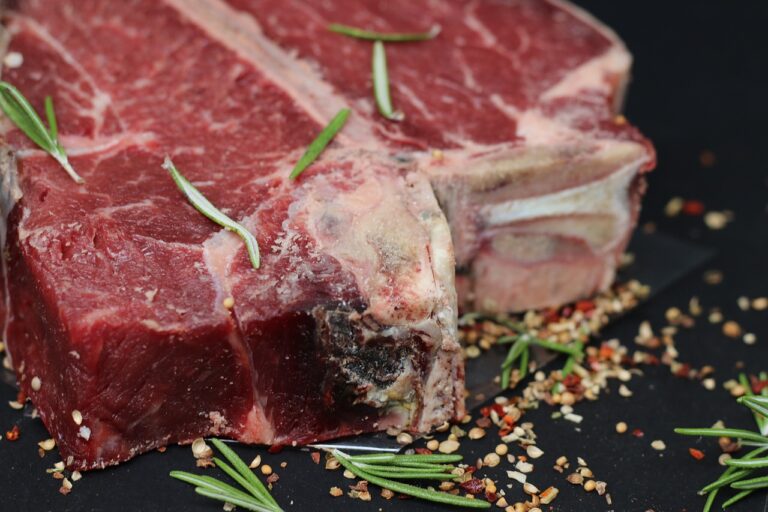 Non è più solo cibo, è uno status symbol: le 3 carni più costose al mondo che valgono quanto un gioiello Carne rossa