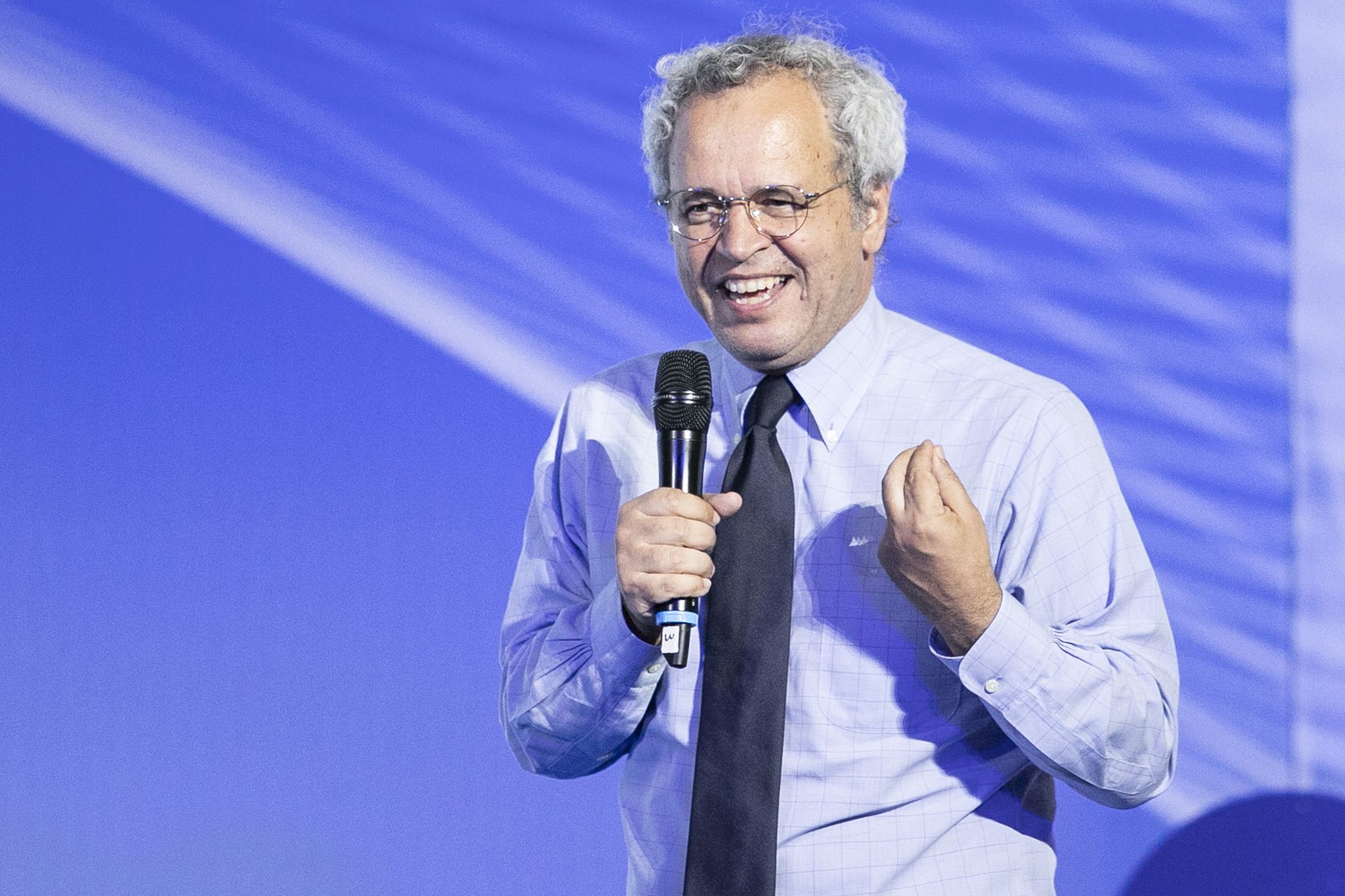 Enrico Mentana lascia il Tg di La7? Il post su Facebook ha scatenato tutti Enrico Mentana lascia il Tg di La7? Il post su Facebook ha scatenato tutti