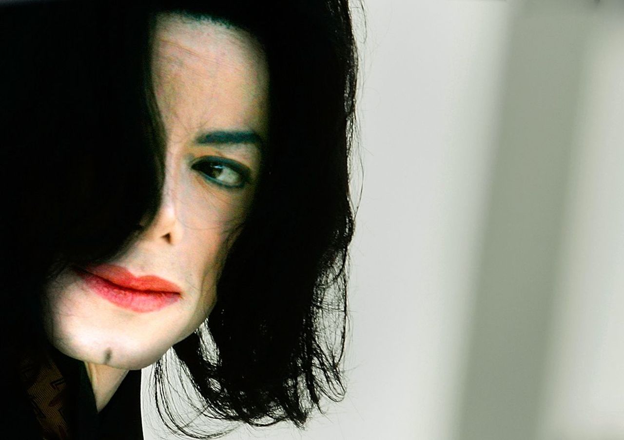 Man in the mirror, significato, testo e traduzione della canzone di Michael Jackson citata dalla premier Giorgia Meloni