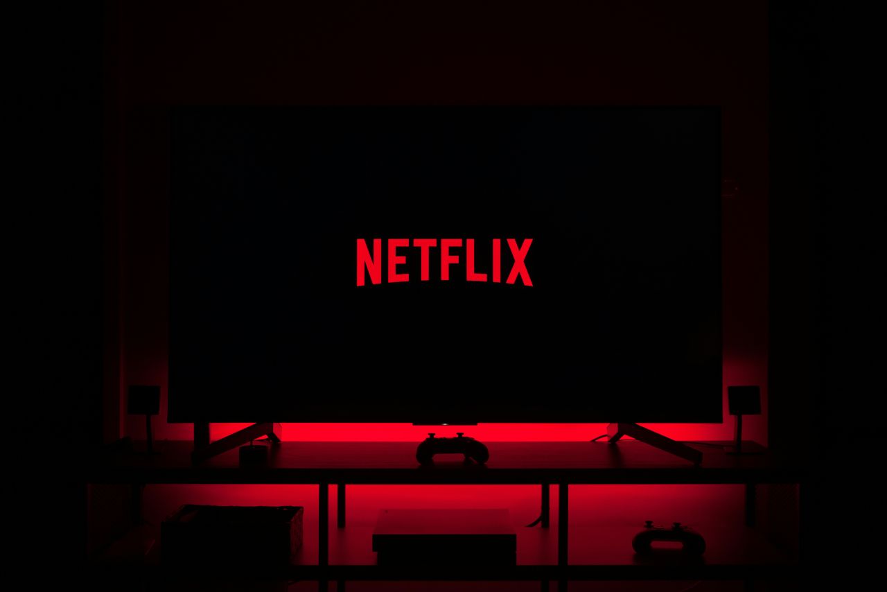 La scritta Netflix su uno schermo