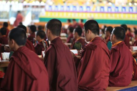 un gruppo di monaci tibetani