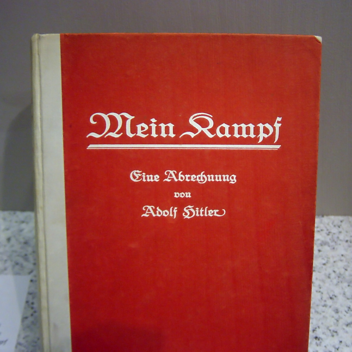 Mein Kampf copertina rossa