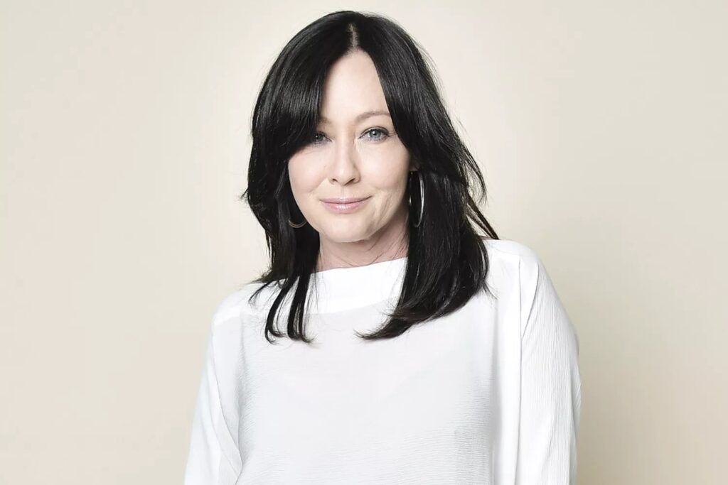 Shannen Doherty in bianco