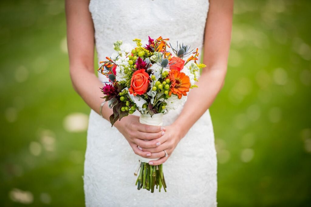 Sposa con bouquet