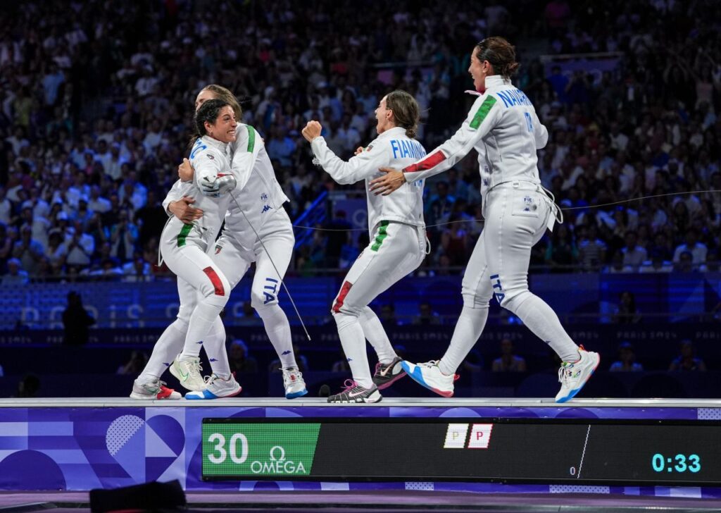 Squadra femminile spada oro olimpico esultanza