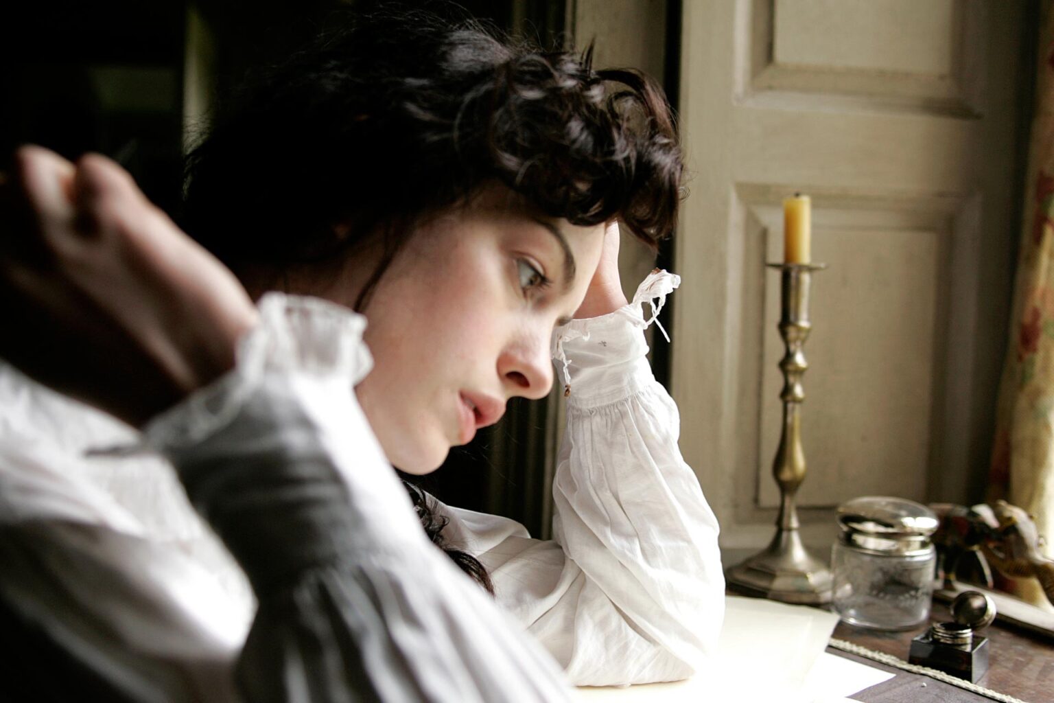 Anne Hathaway in Becoming Jane