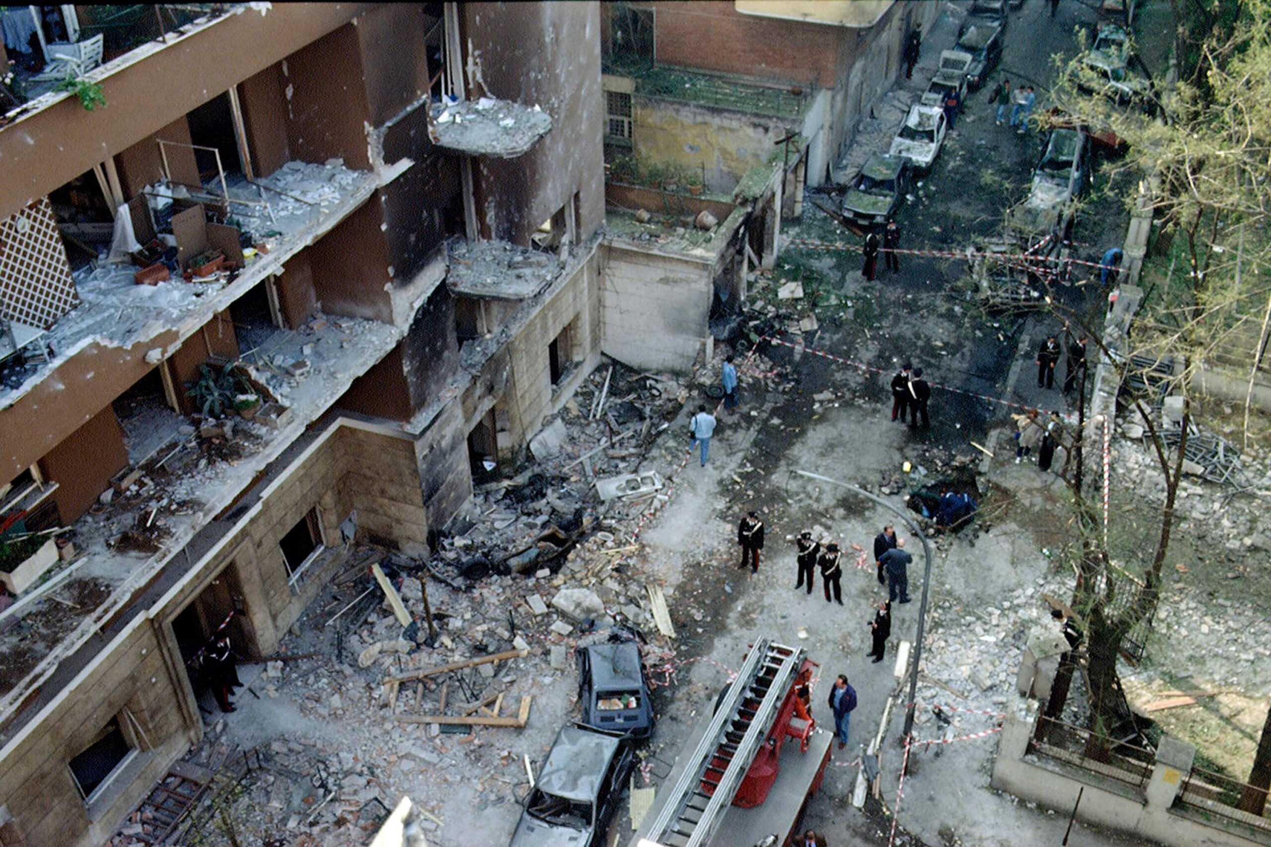 Le immagini dell'esplosione in via D'Amelio