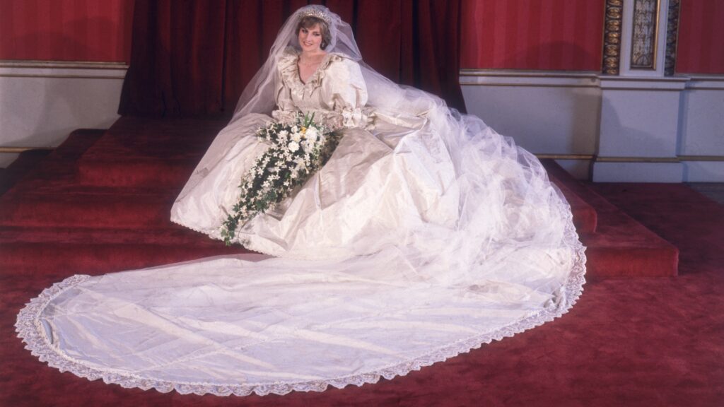 Lady Diana in una foto ufficiale il giorno elle nozze - Fonte: Vanity Fair