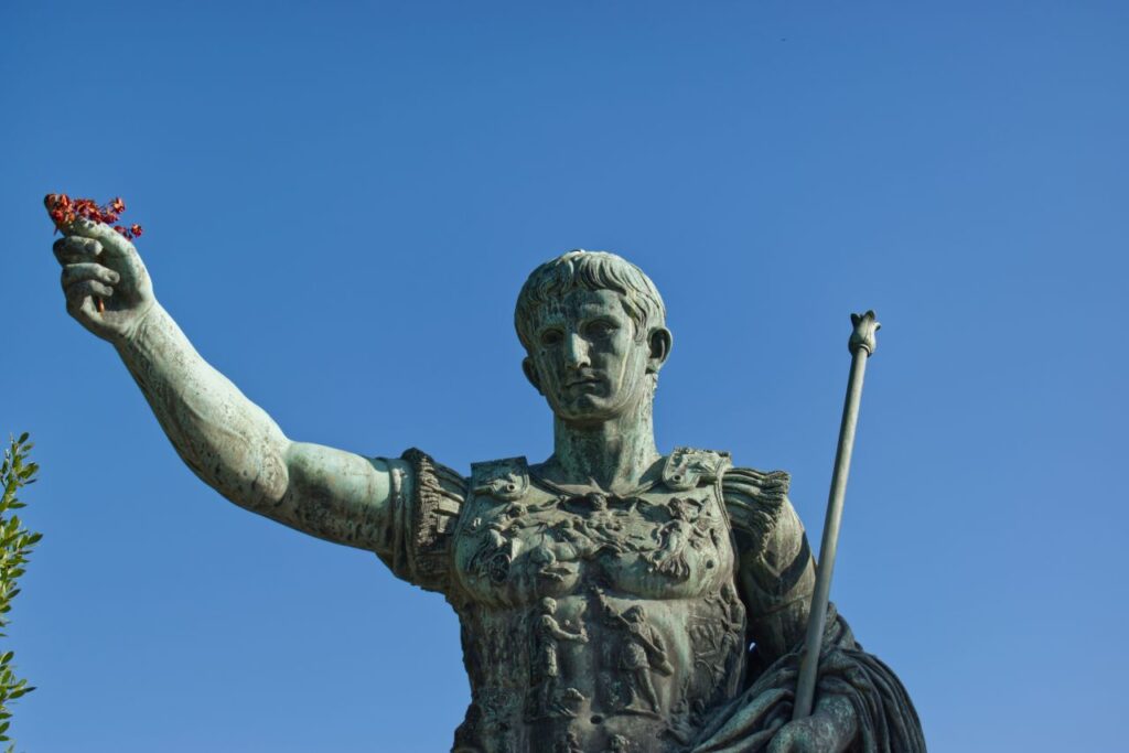 una statua di Giulio Cesare