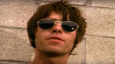 Liam Gallagher nel video di Live forever