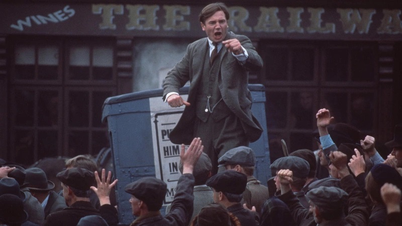 Liam Neeson è Michael Collins