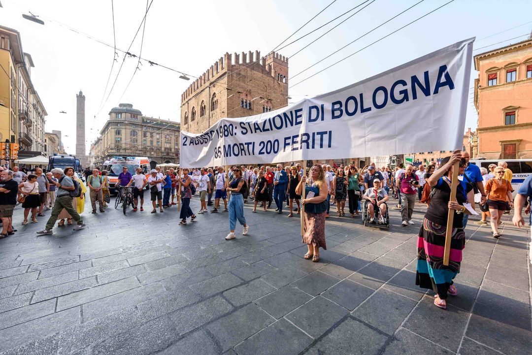 Manifestazione a Bologna per commemorare la strage