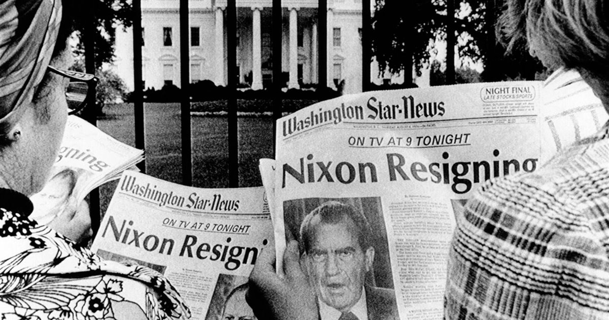 I titoli dei giornali con le dimissioni di Nixon