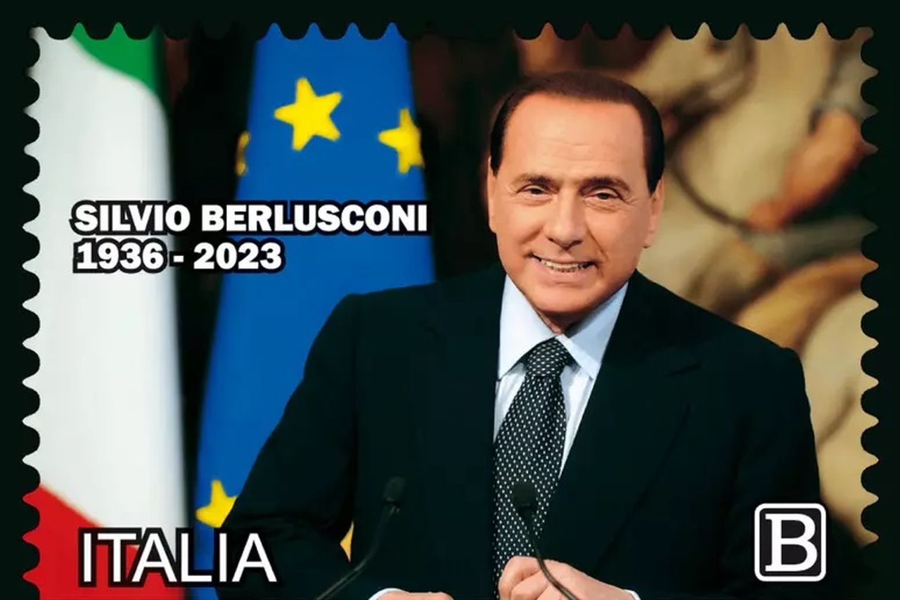 Com’è il francobollo commemorativo per Silvio Berlusconi?