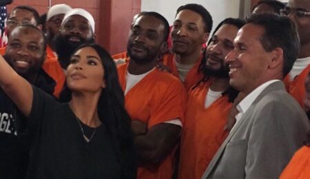 Kim Kardashian con i detenuti di Washington