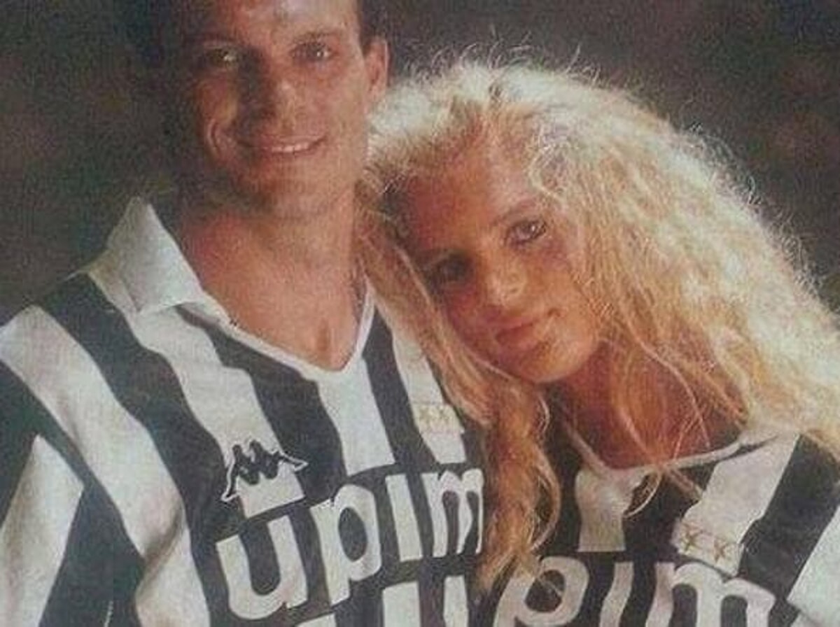 Rita e Totò Schillaci in una foto con la maglia della Juventus