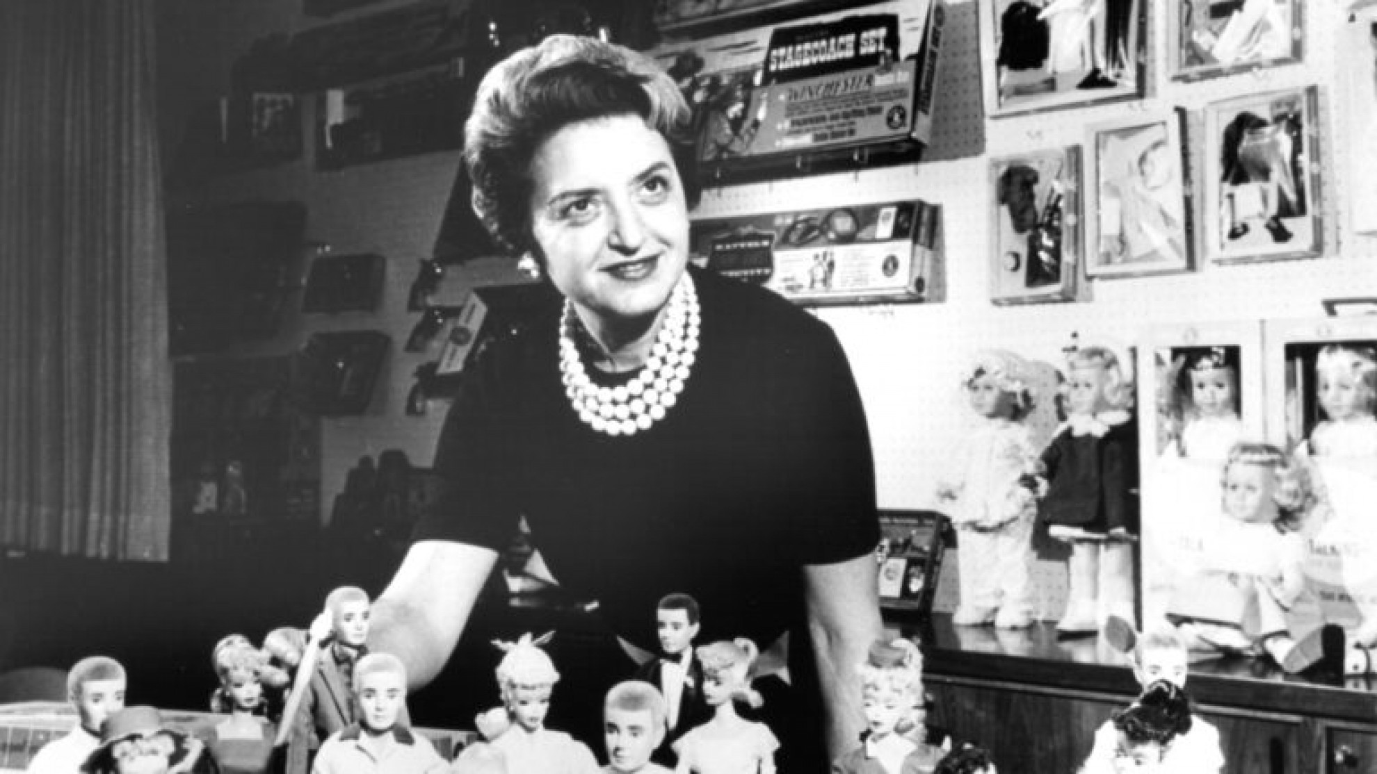 Ruth Handler con le sue Barbie