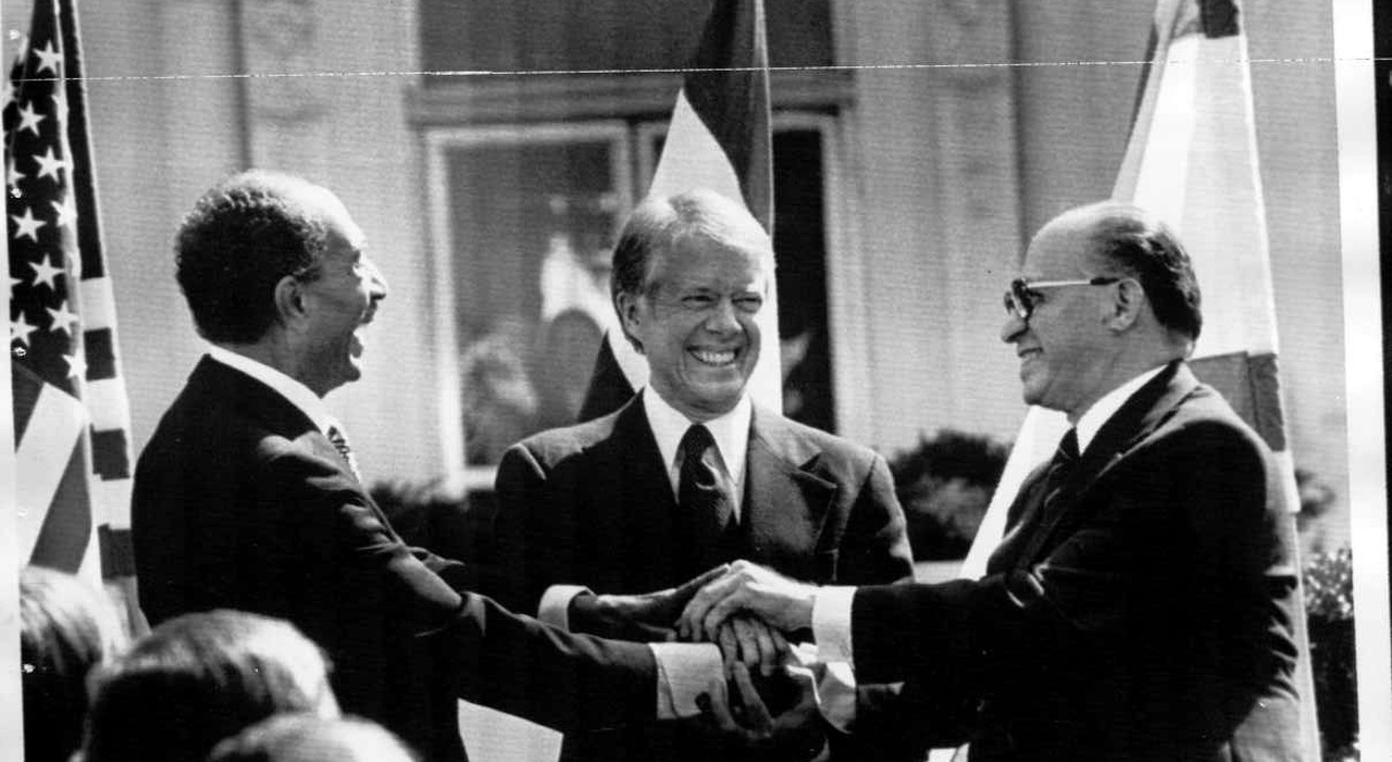 Jimmy Carter, Anwar al-Sadat e il primo ministro israeliano Menachem Begin. 