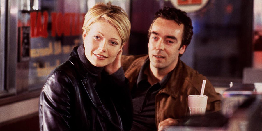 Gwyneth Paltrow e John Hannah in una scena del film Sliding Doors