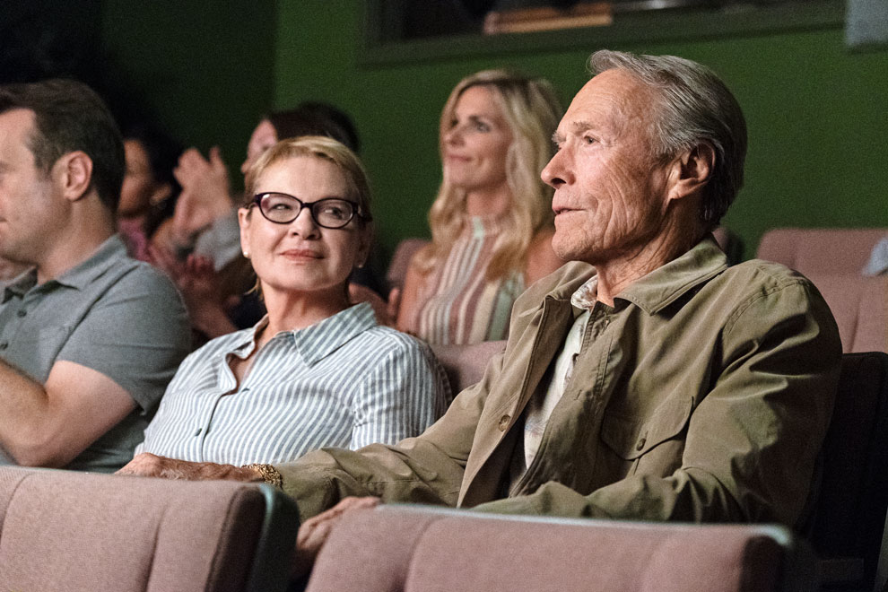 Dianne Wiest e Clint Eastwood in una scena di Il Corriere - The Mule