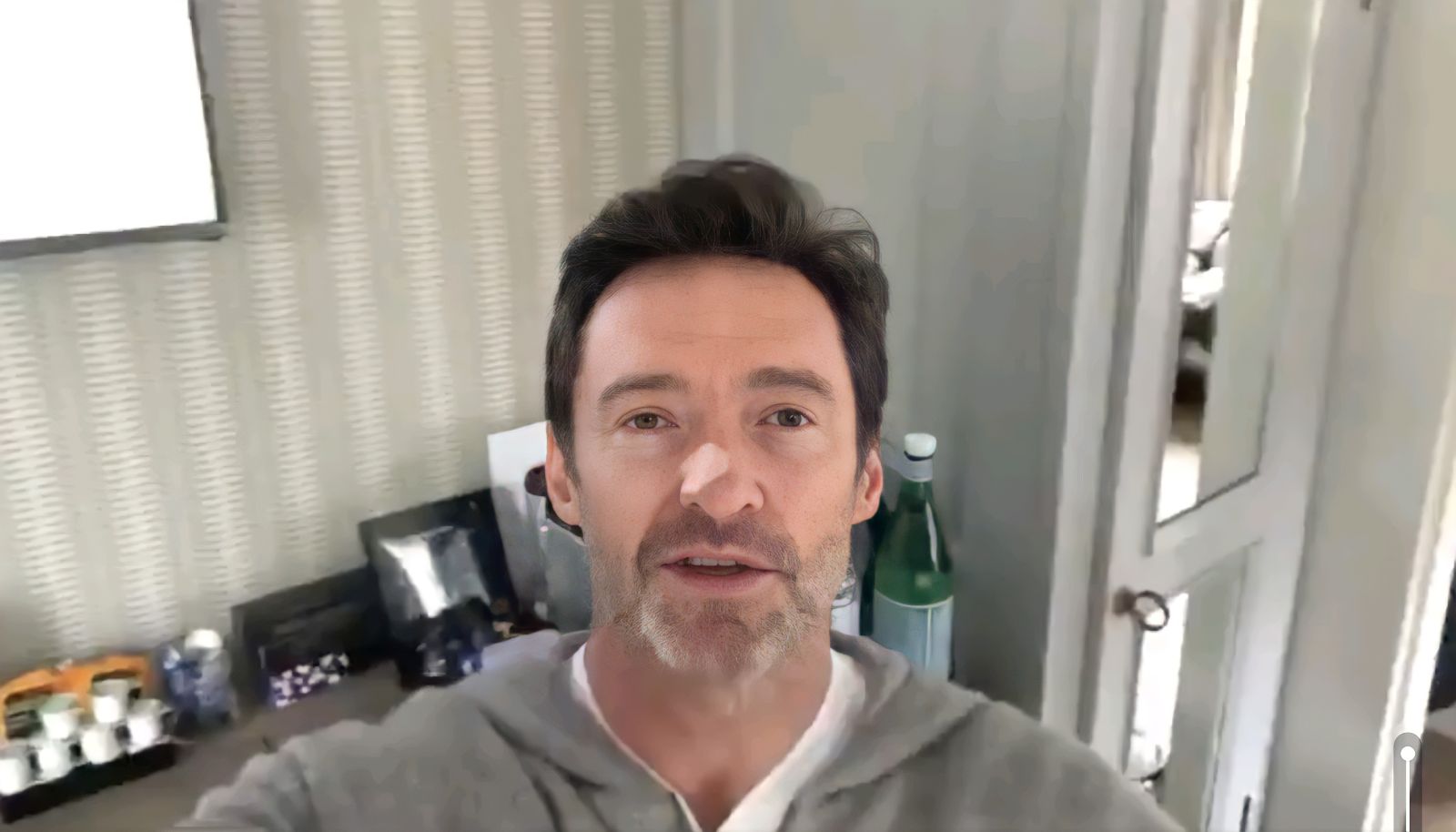 Una foto di Hugh Jackman dopo che gli è stato asportato un tumore della pelle