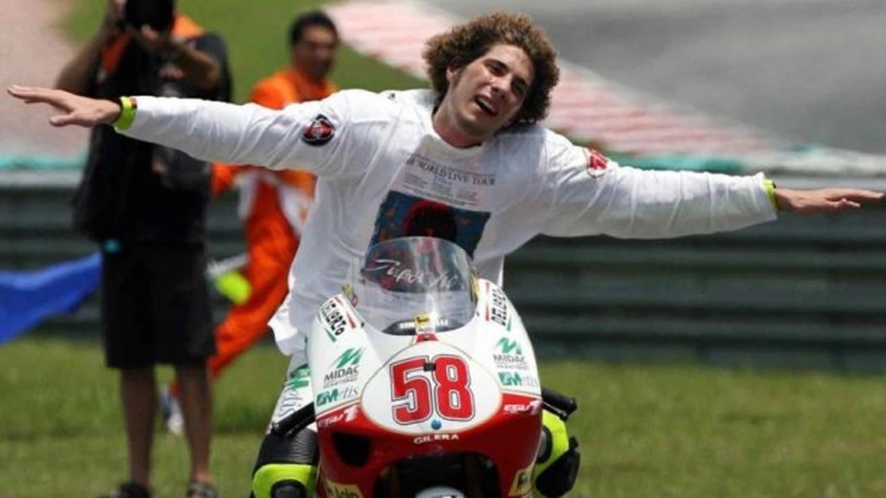 Chi era Marco Simoncelli, il giovane campione delle moto scomparso nel 2011