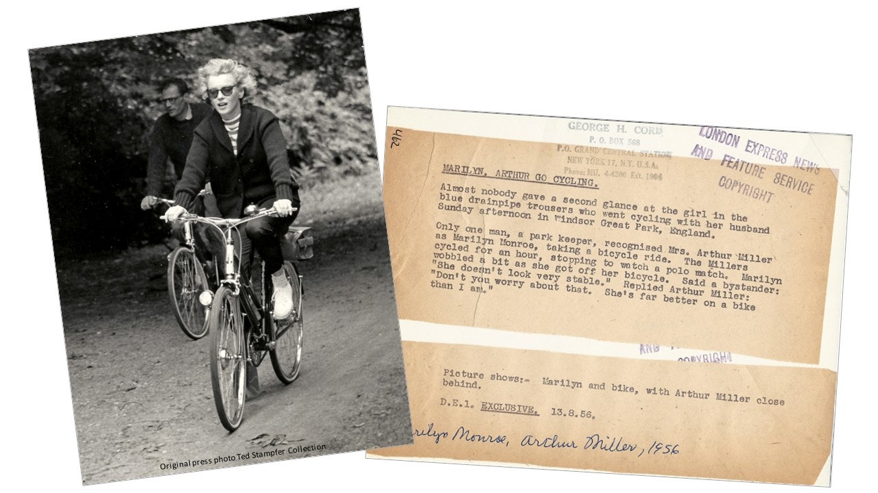 Marilyn e Arthur Miller im bicicletta al Windsor Great Park durante l'estate del 1956